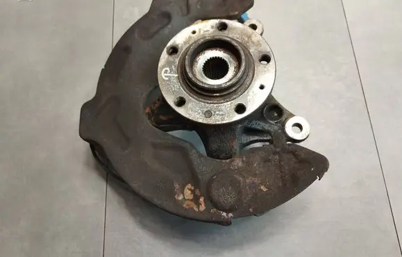 Peugeot 508 Front wheel hub spindle knuckle