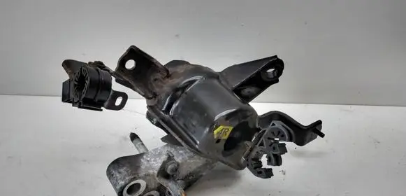 Toyota Auris 150 Engine mount bracket