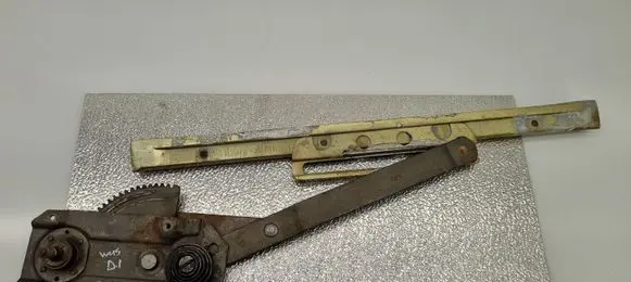 Mercedes-Benz COMPAKT W115 Front door manual window regulator 