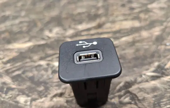 Fiat 500X USB socket connector 735600659