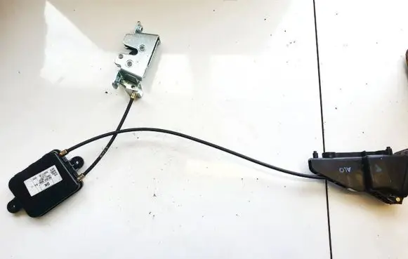Hyundai Sonata Seat back rest lock catch 894013K200 89401-3K200