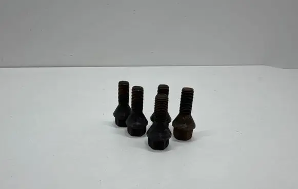 BMW 5 E60 E61 Nuts/bolts