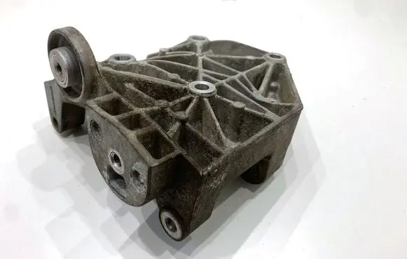 Jaguar XJ X308 Generator/alternator bracket 