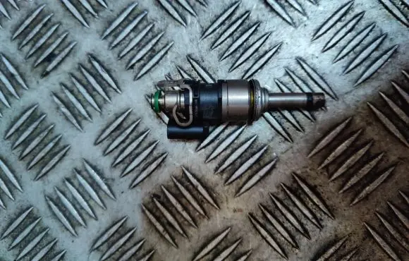 Hyundai i40 Fuel injector DS7G9F593EA