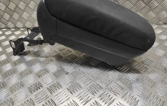 Toyota Avensis T250 Armrest