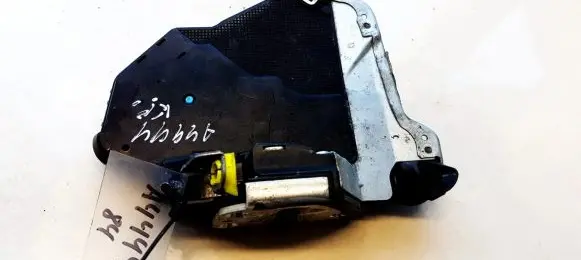 Honda CR-V Front door lock