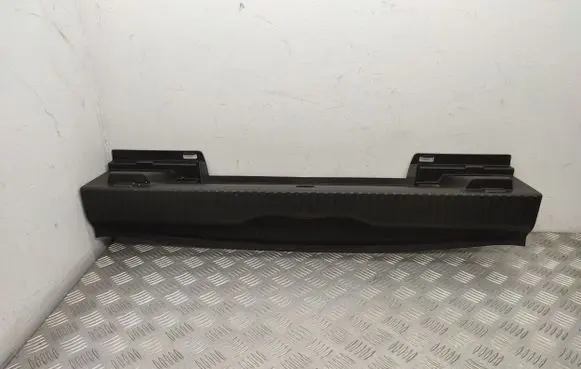 Trunk/boot sill cover protection