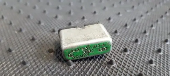 Volkswagen Golf IV Other relay 443937105A