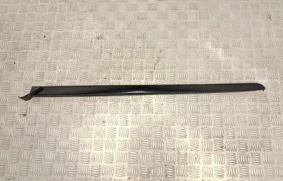 Peugeot 5008 II Windshield trim 9810111980