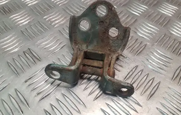 Hyundai Galloper Front door lower hinge 
