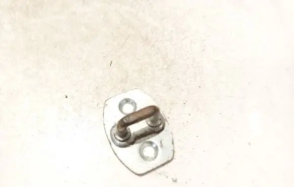 Toyota Yaris Front door lock loop/hook striker 