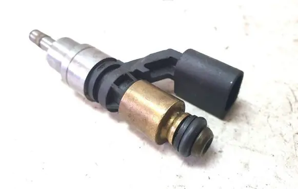 Volkswagen Golf V Fuel injector 03C906036A