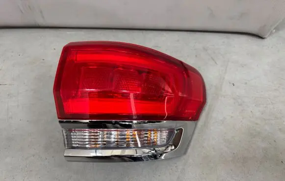 Jeep Grand Cherokee Rear/tail lights p68110000ad