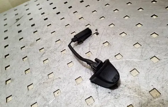 BMW 3 E90 E91 Windshield washer spray nozzle 8365385