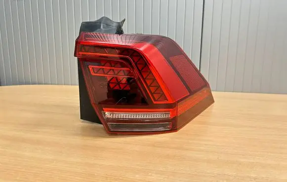 Volkswagen Tiguan Rear/tail lights 5NA945208C 2SD01252102