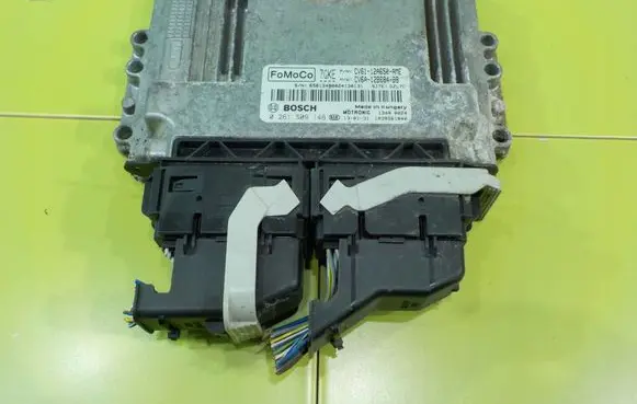 Ford Focus Engine control unit/module CV6112A650AME