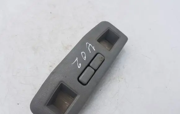 Mitsubishi Pajero Front seat light 12V5FO8