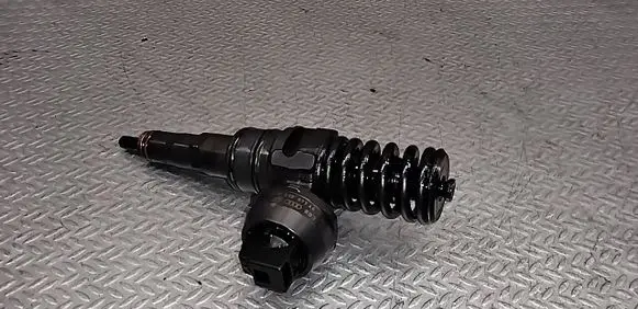 Volkswagen Touran I Fuel injector 038130073AG