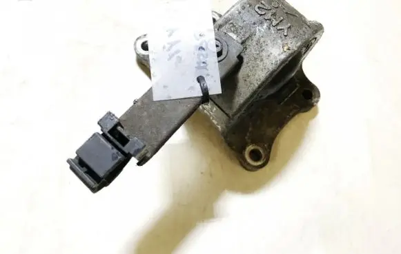 Opel Zafira A Engine mount bracket