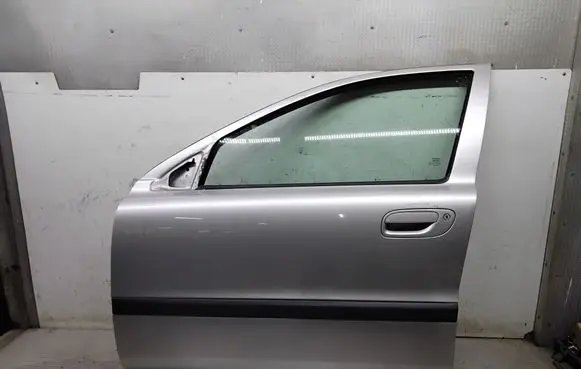 Volvo V70 Front door