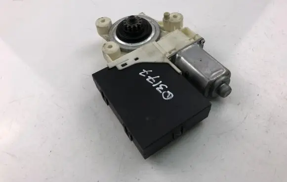 Volvo S40 Front door window regulator motor 992745100