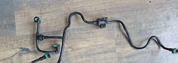 Ford Focus Fuel line pipe CV6190289BC