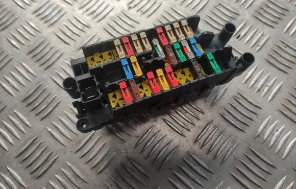 Peugeot 206 Fuse box set 9635518180