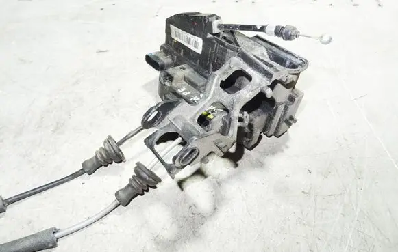 Hyundai Santa Fe Front door lock 813202B060