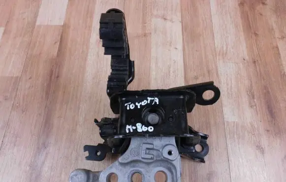 Toyota RAV 4 (XA50) Engine mount bracket 1230525040