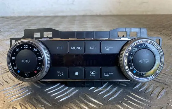 Mercedes-Benz C W204 Climate control unit 2048305790 W330800 Q01HW0708