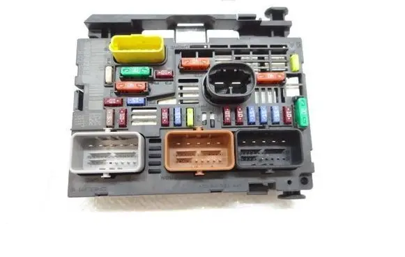 Peugeot 5008 Fuse box set 9807028580