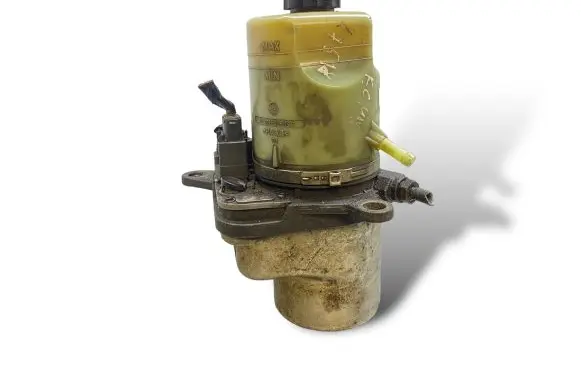 Ford C-MAX I Power steering pump 1040085011094F 4M513K514DC