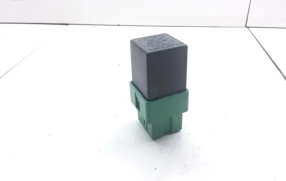 Mitsubishi Carisma Other relay MR228120 72TM202