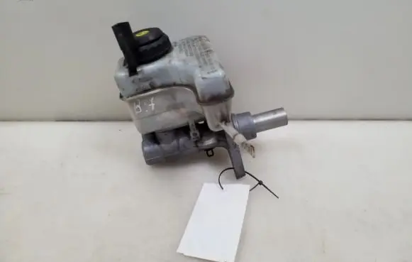 Volkswagen PASSAT B7 Master brake cylinder