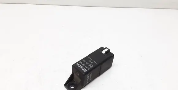 Volvo V60 Glow plug pre-heat relay 30785663 0281003047