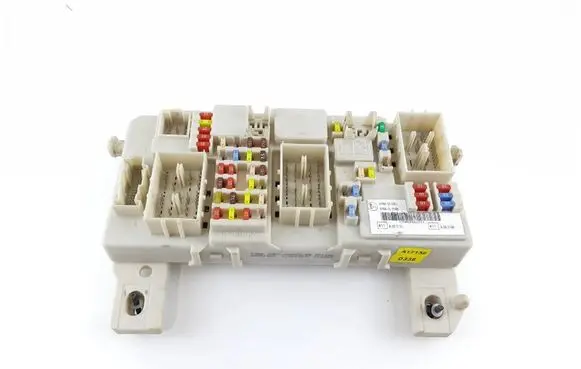 Ford Focus Fuse module 7M5T14A073DD 7M5T-14A073-DD 8M5T14014LKB