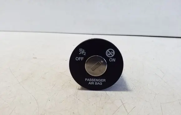 KIA Stonic Passenger airbag on/off switch 
