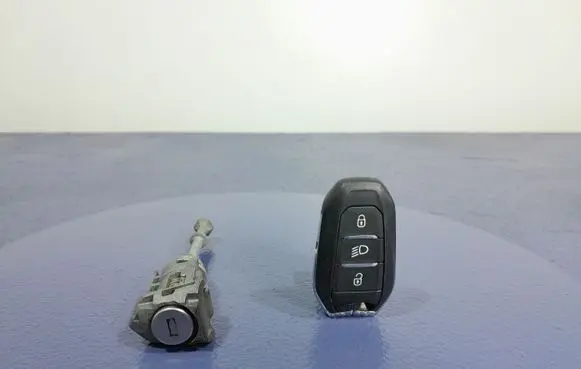Peugeot 5008 Ignition lock