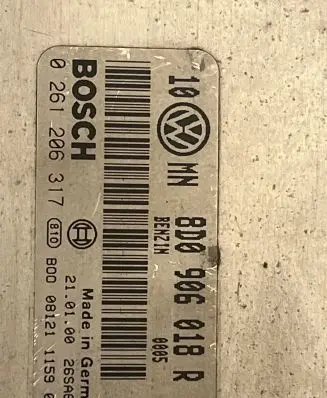 Volkswagen PASSAT B5 Engine control unit/module 0261206317 8D0906018