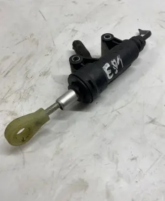 BMW 3 E90 E91 Clutch master cylinder 6773670 13560510
