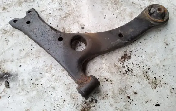 Toyota Corolla Verso E121 Front lower control arm/wishbone