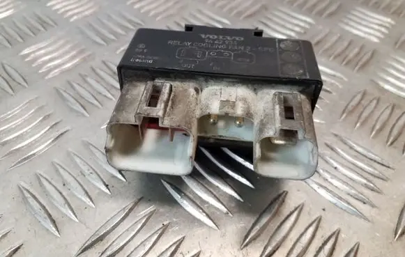 Volvo S70 V70 V70 XC Coolant fan relay 9442934