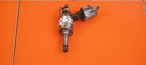 Nissan Juke I F15 Fuel injector 8201438013 21MB38