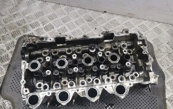 Ford Focus C-MAX Engine head 