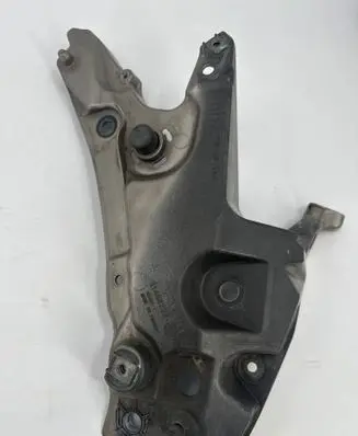 Volvo V60 Fender mounting bracket 31468232 AD7011