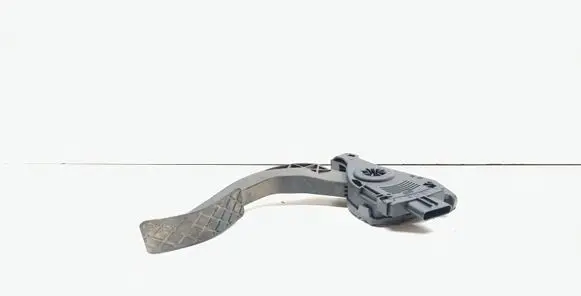 Accelerator throttle pedal