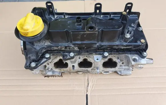 Renault Captur II Engine head H4D450