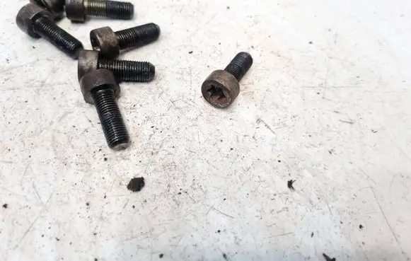 Peugeot 607 Nuts/bolts 