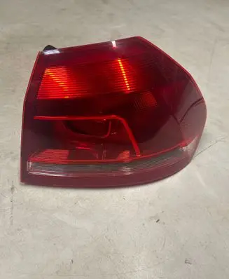 Volkswagen PASSAT B7 Rear/tail lights 