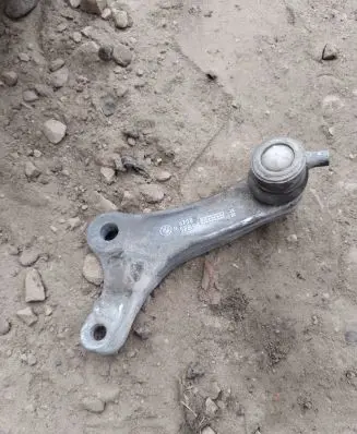 BMW 5 E60 E61 Sway bar bush bracket, front 6758528